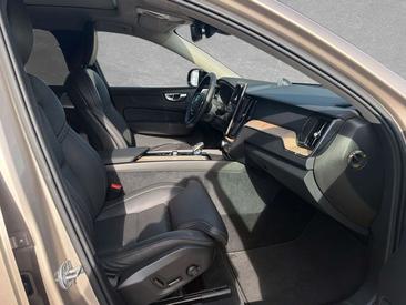 Volvo XC60 B5 — photo 3