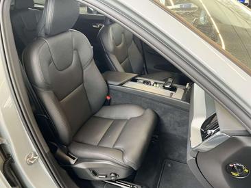 Volvo XC60 B5 — photo 18