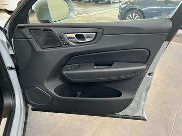 Volvo XC60 B5 — photo 19