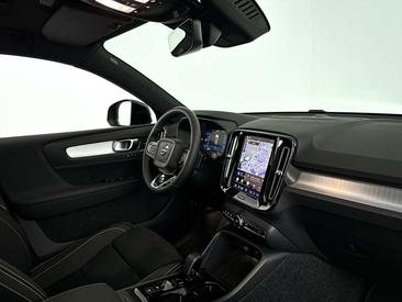 Volvo XC40 B4 Plus — photo 33