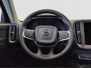 Volvo XC40 B3 Essential — photo 2