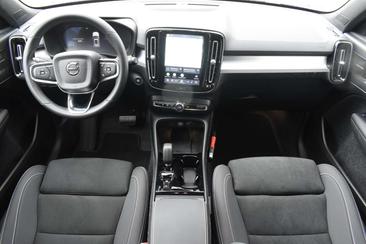 Volvo XC40 B4 Plus — photo 3