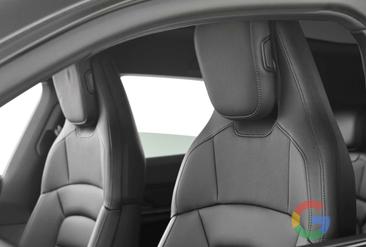 Porsche Taycan — photo 8