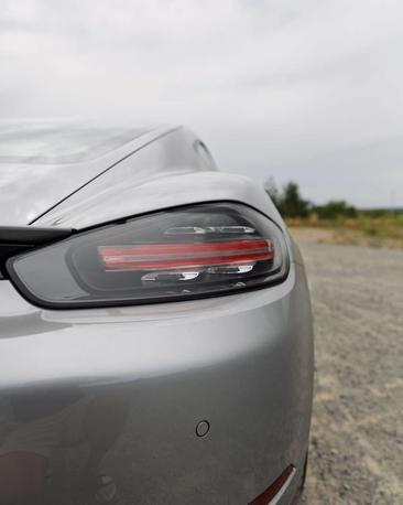 Porsche 718 Cayman T — photo 10