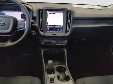 Volvo XC40 B3 Essential — photo 9