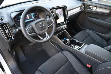 Volvo XC40 B4 Plus — photo 12