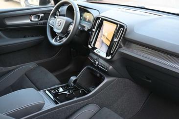 Volvo XC40 B4 Plus — photo 13