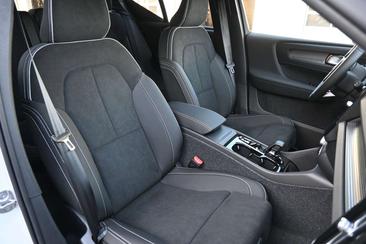 Volvo XC40 B4 Plus — photo 14