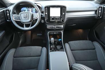Volvo XC40 B4 Plus — photo 18