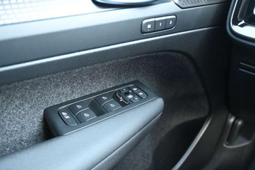 Volvo XC40 B4 Plus — photo 22