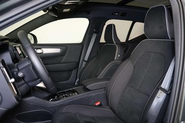 Volvo XC40 B4 Plus — photo 13