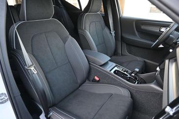 Volvo XC40 B4 Plus — photo 14