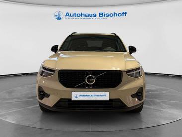 Volvo XC40 B4 Plus — photo 2