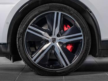 Porsche Macan Turbo — photo 7