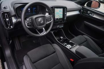 Volvo XC40 B4 Plus — photo 12