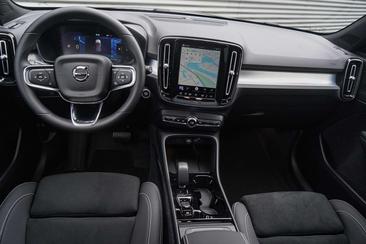Volvo XC40 B4 Plus — photo 13