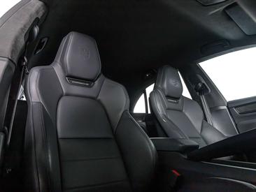 Porsche Macan Turbo — photo 11