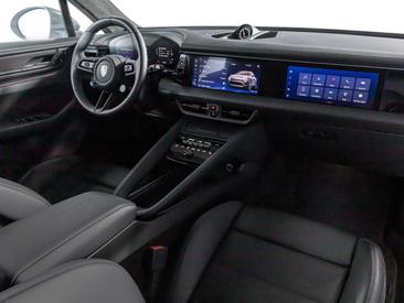 Porsche Macan Turbo — photo 12