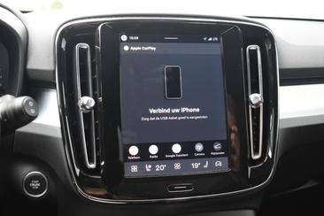 Volvo XC40 B4 Plus — photo 27