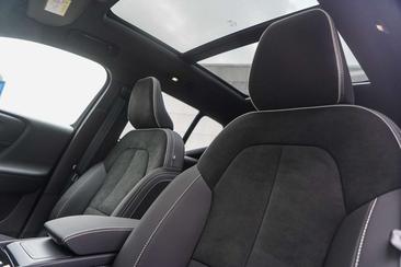 Volvo XC40 B4 Plus — photo 17