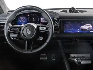Porsche Macan Turbo — photo 15
