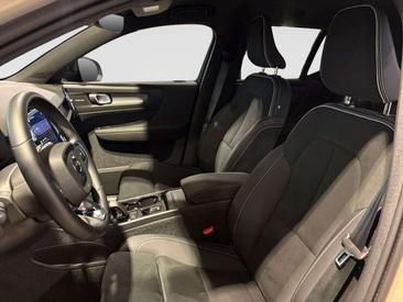 Volvo XC40 B4 Plus — photo 11