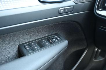 Volvo XC40 B4 Plus — photo 24
