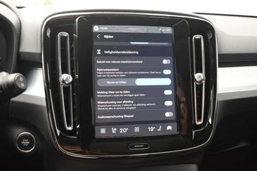 Volvo XC40 B4 Plus — photo 32