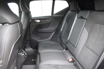 Volvo XC40 B4 Plus — photo 44