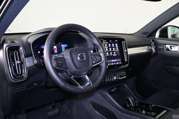 Volvo XC40 B4 Plus — photo 13