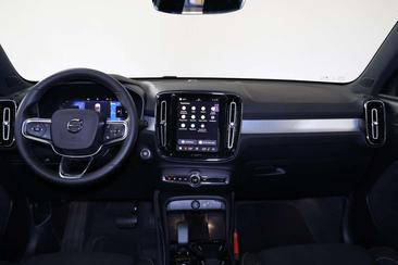 Volvo XC40 B4 Plus — photo 17