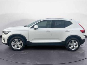 Volvo XC40 B3 Core — photo 2