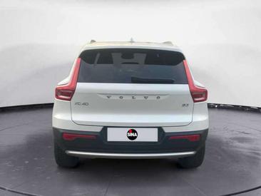 Volvo XC40 B3 Core — photo 4