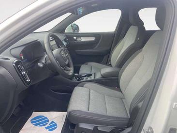 Volvo XC40 B3 Core — photo 9