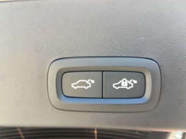 Volvo XC40 B3 Core — photo 24
