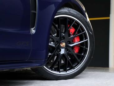 Porsche Panamera II GTS — photo 40