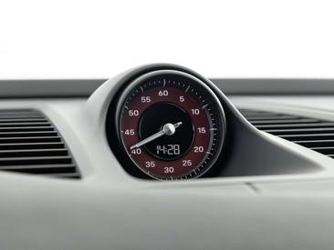 Porsche Macan Turbo — photo 12