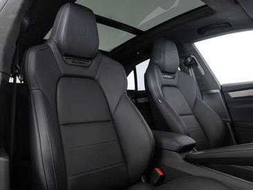 Porsche Macan Turbo — photo 13