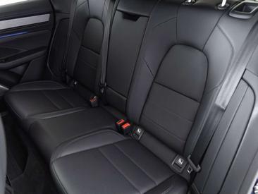 Porsche Macan Turbo — photo 16