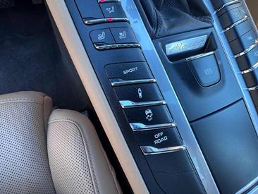 Porsche Macan GTS — photo 12