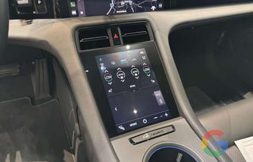 Porsche Taycan — photo 11