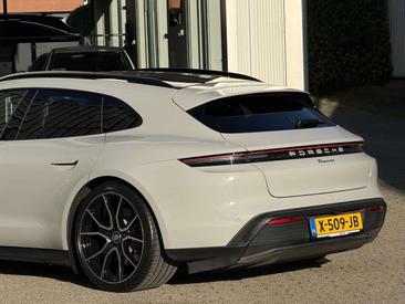 Porsche Taycan — photo 5