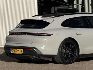 Porsche Taycan — photo 8