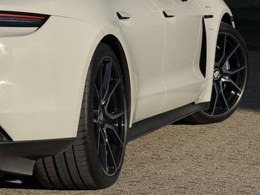 Porsche Taycan — photo 9