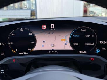 Porsche Taycan — photo 11
