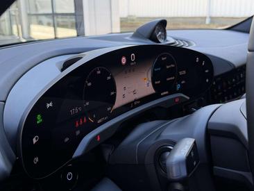 Porsche Taycan — photo 12