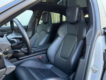 Porsche Taycan — photo 13