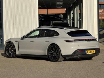 Porsche Taycan — photo 15