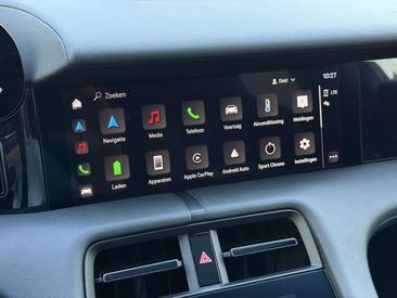 Porsche Taycan — photo 25