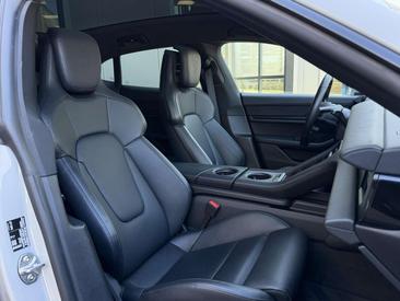 Porsche Taycan — photo 31